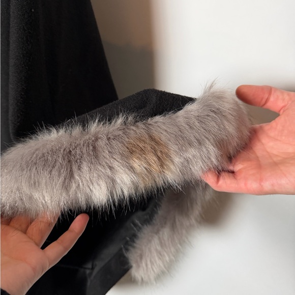 Sioni Black Poncho with Faux Fur Trim - Picture 9 of 9